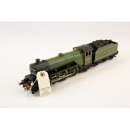 39 - A fine kit built 3-rail O Gauge electric LNER Gresley V4 2-6-2 Tender Locomotive 