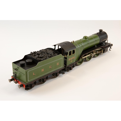 39 - A fine kit built 3-rail O Gauge electric LNER Gresley V4 2-6-2 Tender Locomotive 