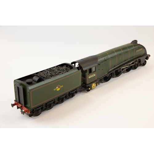 41 - A 2-rail kit built electric O Gauge Class A4 BR/ex LNER 4-6-2 Streamlined locomotive and 8 wheeled t... 