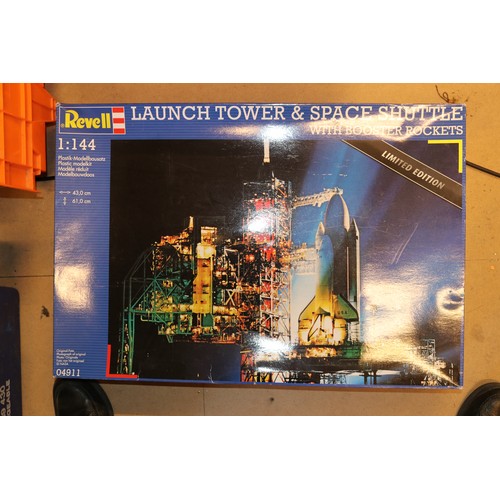 240 - An impressive unmade Revell kit of the Launch Tower & Space Shuttle with Booster Rockets. Scale 1:14... 