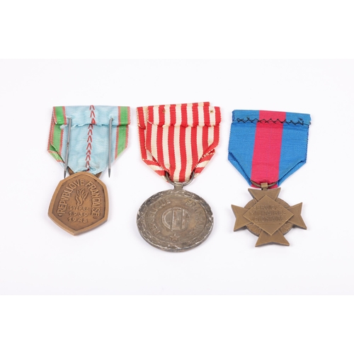 37 - Three French War medals: French Expeditionary Corps in Italy, 1943-44; 1939-1945 War Medal; and Volu... 