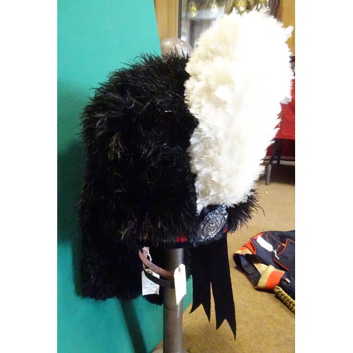 220 - An  officer's ostrich feather bonnet of the Argyll & Sutherland Highlanders, white ostrich feather p... 