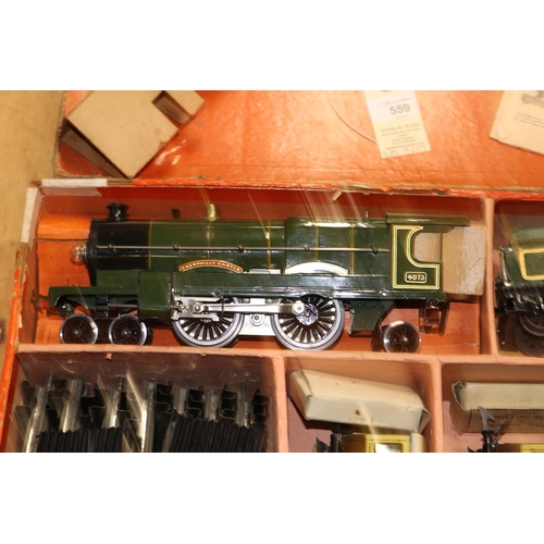 559 - Hornby O Gauge Train Set E320 Electric Passenger Set. Comprising a GWR 3 rail 4-4-2 tender locomotiv... 