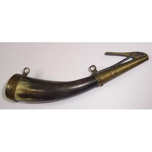 405 - An early 19th century Artillery Gunner's horn priming flask, 6½