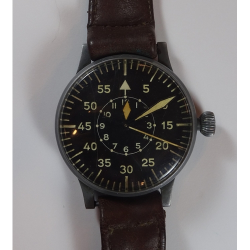 88 - A rare WWII German Luftwaffe Pilot's/Observer's watch, the movement marked 