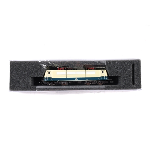 118 - HOBBYTRAIN N gauge E-Lok BR 181 001 DB electric locomotive (H2881). In cream and blue livery. Boxed,... 