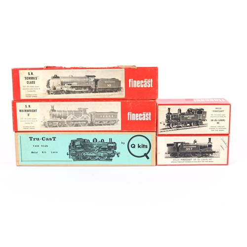 136 - 4 Unmade Wills Finecast Railway Kits plus a Tru-Cast Q Kits example. Wills Finecast: SR Wainwright D... 