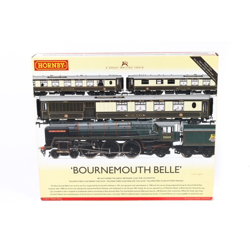 141 - A Hornby Hobbies 'Bournemouth Belle' Train Pack (R2819). Comprising BR Britannia class 4-6-2 Tender ... 