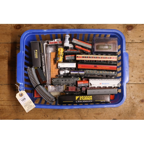 109 - A quantity of N gauge railway, locomotives and accessories for a layout. Diesel and electric locomot... 