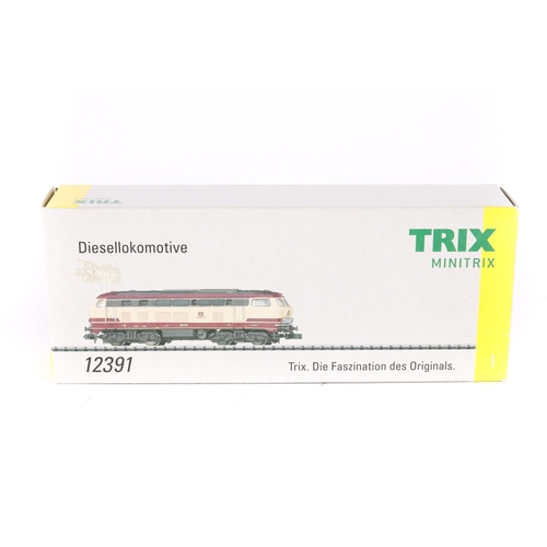 122 - TRIX MINITRIX DB Class BR 218 Epoche IV diesel locomotive (12391). In cream and maroon livery. In a ... 