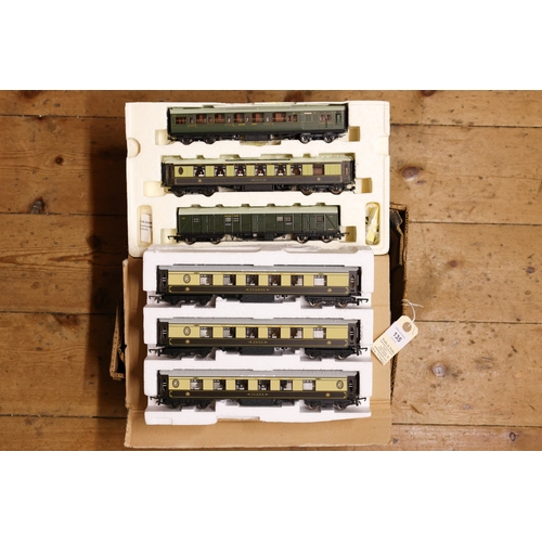 135 - 9 Hornby Passenger Coaches etc. 5 Pullman Cars: 2x 'Ibis', 'Juana', 'Zena', 'Evadne'. 2x Southern Ra... 