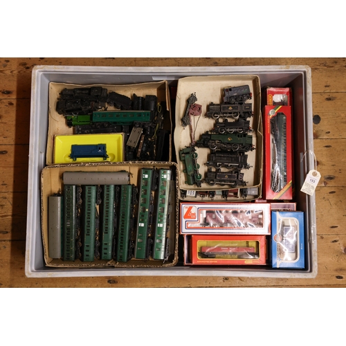 153 - A very large collection of OO gauge model railway items, Includes Locos, Rolling stock, wagons Many ... 