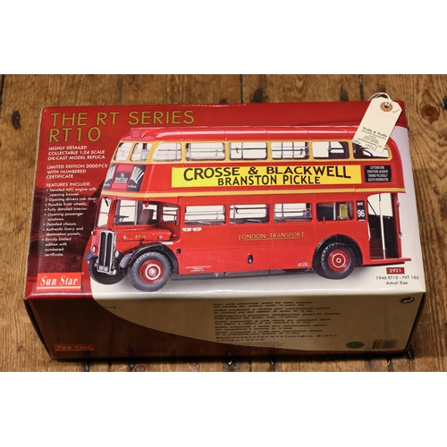 179 - A Sun Star 1:24 London Transport 'The RT Series'. RT10 FXT 185. Just Post War 1946 example with Cros... 