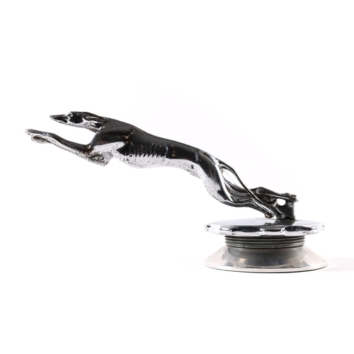 18 - A plated Lincoln Greyhound C.1930. In full flight, mounted on a plated screw top radiator cap. Basic... 