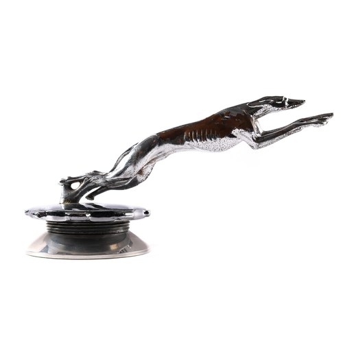 18 - A plated Lincoln Greyhound C.1930. In full flight, mounted on a plated screw top radiator cap. Basic... 