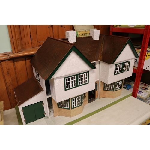 237 - An impressively large Tri-ang No.92 (1937-1940) dolls house. Made in the style of a 1930's suburban ... 