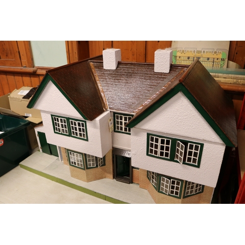 237 - An impressively large Tri-ang No.92 (1937-1940) dolls house. Made in the style of a 1930's suburban ... 