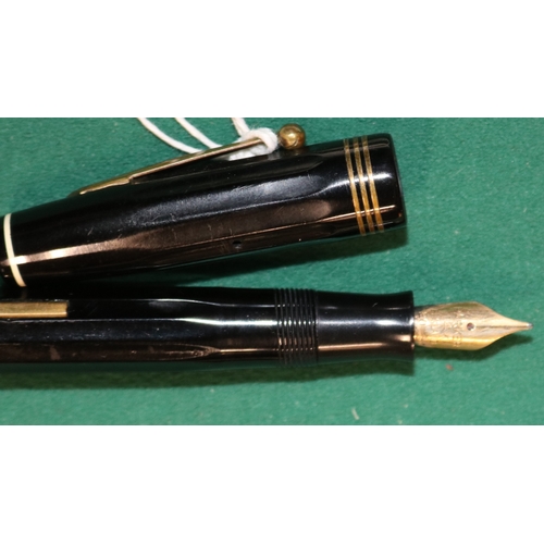 37 - A 1930s Parkette Deluxe Fountain pen, Made in Canada. 14k gold nib. Comes with a business card dated... 