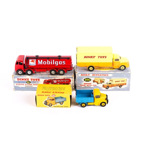 383 - 3 Dinky Toys. Bedford Pallet Jekta Van (930). In yellow and orange livery, complete with pallets. Pl... 