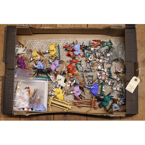 130 - A quantity of TIMPO Swoppets plastic figures of Knights and crusaders. Includes mounted and foot fig... 