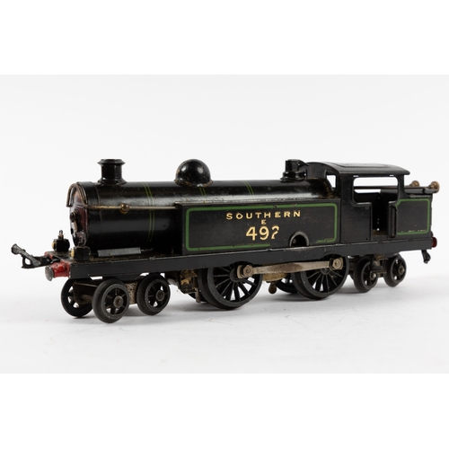 171 - Hornby O gauge No.2 Clockwork 4-4-4 tank locomotive, E492, in green lined black  Southern livery.  G... 