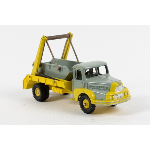 263 - Dinky Supertoys Camion Unic Multibenne Marrel (38A). In light grey and yellow livery, with yellow co... 