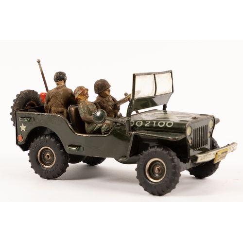 350 - An ARNOLD made in Germany American Willys jeep with 3 sitting figures made from Elastolin, Comes wit... 