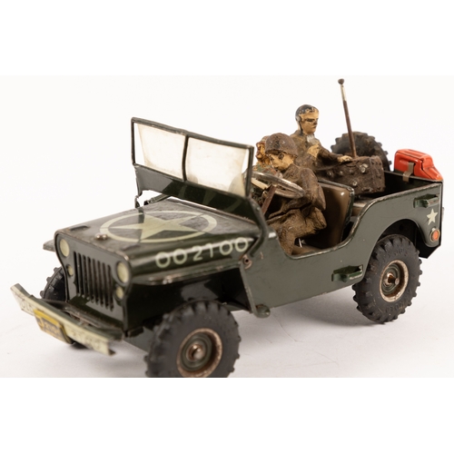 350 - An ARNOLD made in Germany American Willys jeep with 3 sitting figures made from Elastolin, Comes wit... 