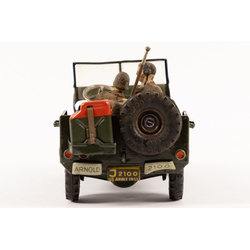 350 - An ARNOLD made in Germany American Willys jeep with 3 sitting figures made from Elastolin, Comes wit... 