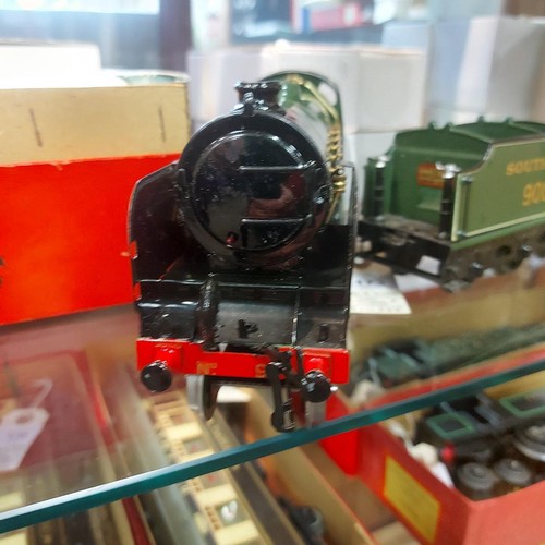 173 - A Hornby O gauge clockwork No.4c 'ETON' 4-4-0 tender locomotive. A Southern Railways Schools Class, ... 