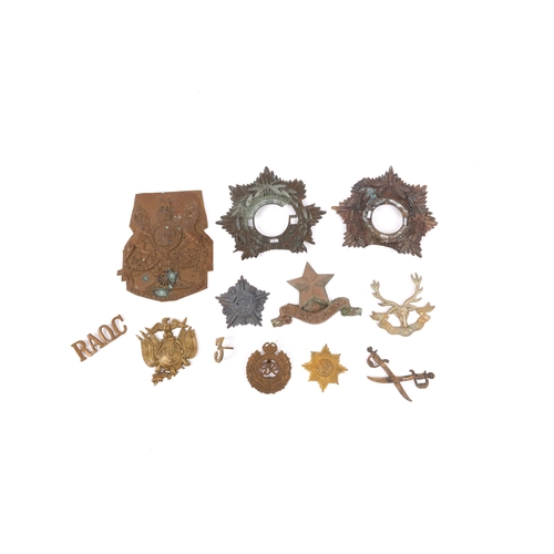 195 - Approximately 2.5kg (5lbs 5oz) of damaged, broken, incomplete and fragments only of military badges,... 