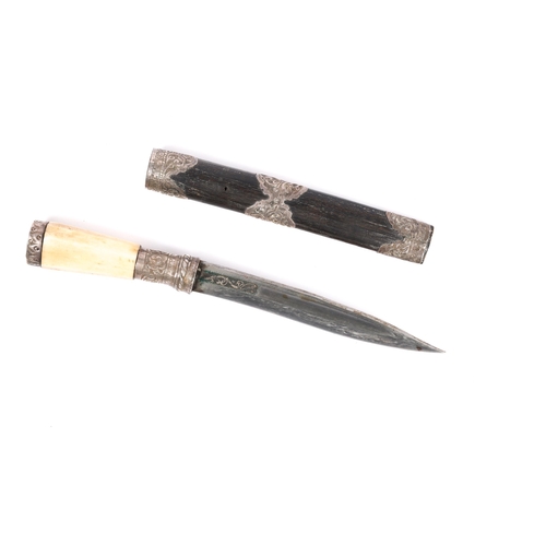 269 - A Burmese dha type dagger, blade 5¼