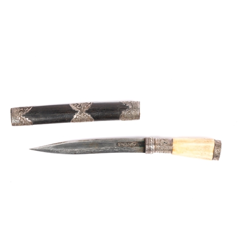 269 - A Burmese dha type dagger, blade 5¼