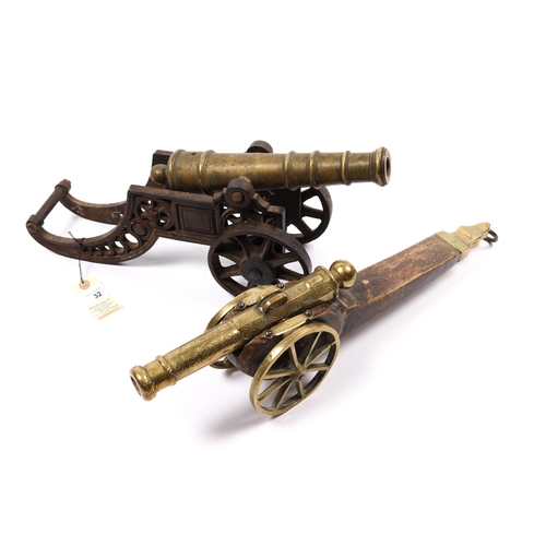 32 - A decorative model cannon, with 11