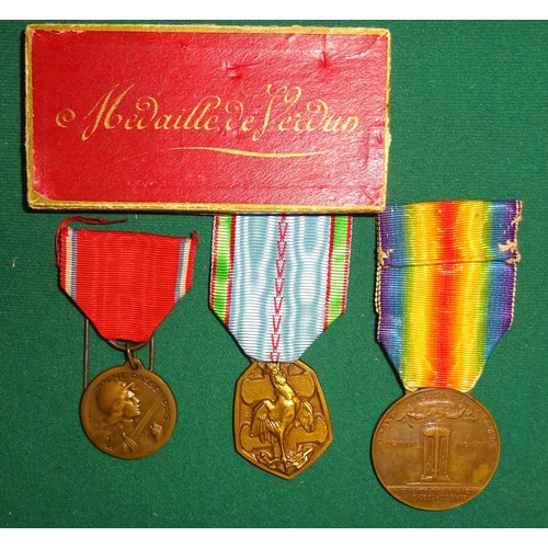 75 - Belgian medals: WWI Civic Cross for War Merit with clasp 1914-18; Military Decorations for Loyal Ser... 