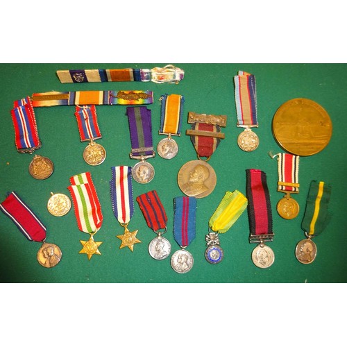 80 - A small collection of 22 miniature medals including: DSC EIIR issue, DCM Vic issue, George Medal Geo... 