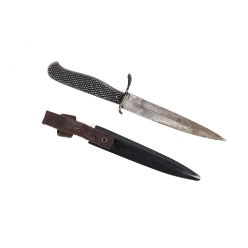 209 - A WWI German trench dagger Nahkampfmesser, plain blade 6