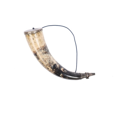 312 - A good 18th century powder horn, 13