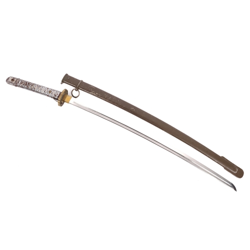 283 - A Japanese Army NCO's sword in its olive green painted scabbard, the shin gunto blade and scabbard t... 