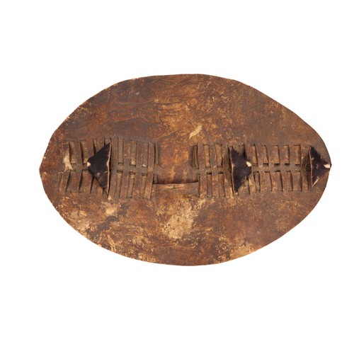 398 - A 19th century Zulu small fighting shield, 22½