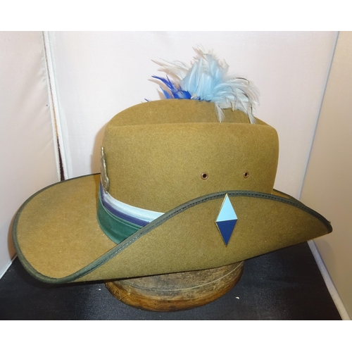 260 - An officer's scarce full dress shouch hat of the Rhodesian African Rifles, khaki felt with green sil... 