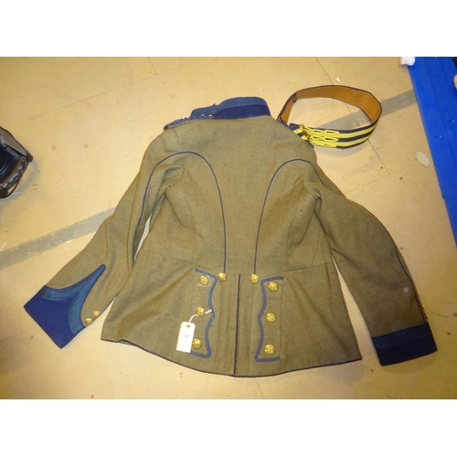 267 - A scarce post 1902 khaki Lancer style plastron fronted tunic of the Sussex Yeomanry, blue plastron, ... 