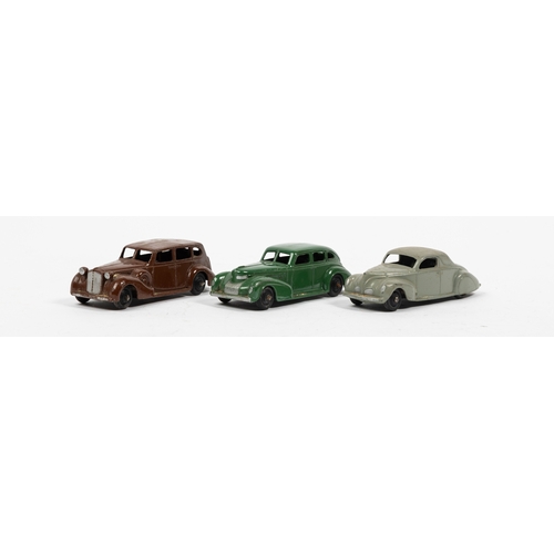 321 - 3 Dinky Toys 39 Series American cars. Chrysler Royal Sedan in dark green. Packard Super 8 Tourer in ... 