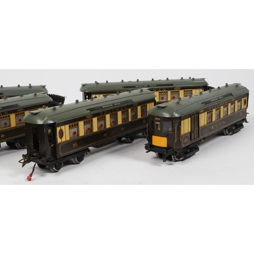 69 - A rare Hornby O Gauge 3-rail electric 5 car Brighton Belle set. 2 power cars, Car No.92 and Car No.9... 