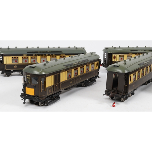 69 - A rare Hornby O Gauge 3-rail electric 5 car Brighton Belle set. 2 power cars, Car No.92 and Car No.9... 