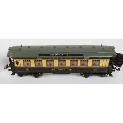 69 - A rare Hornby O Gauge 3-rail electric 5 car Brighton Belle set. 2 power cars, Car No.92 and Car No.9... 