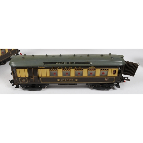 69 - A rare Hornby O Gauge 3-rail electric 5 car Brighton Belle set. 2 power cars, Car No.92 and Car No.9... 