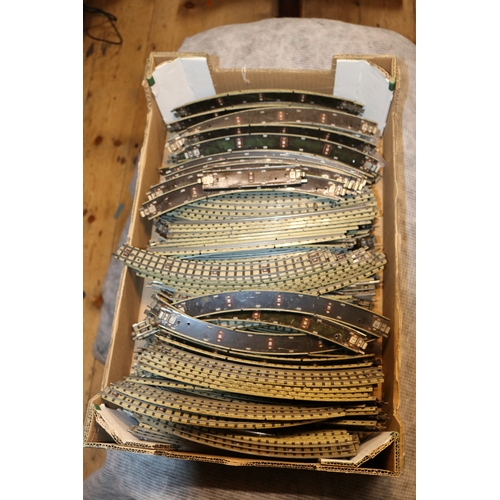 43 - Hornby Dublo accessories etc. Various rolling stock including breakdown cranes, freight wagons,- wel... 
