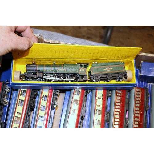 44 - Hornby Dublo Railway. 2 locomotives- Duchess of Montrose and a Bristol Castle, both with their tende... 