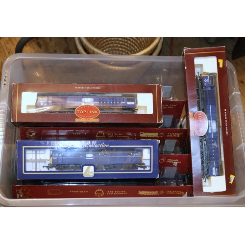 49 - 2 Hornby Top Link mainline class 58 Co-Co Diesel Locomotives. 58021 (R.2011B) Hither Green Depot in ... 